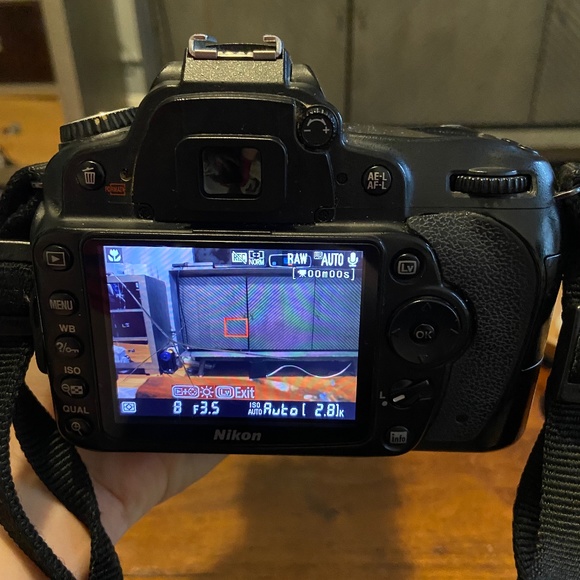 Nikon D90 DSLR camera with 18 - 140 mm  VR zoom lens - Picture 6 of 7